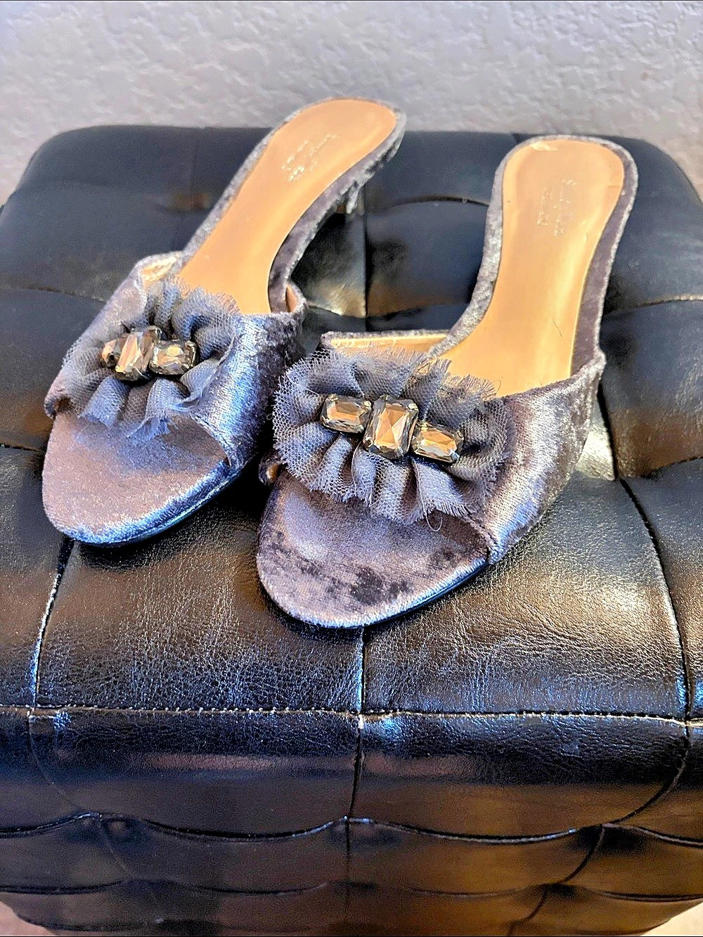 Vera Wang purple velour kitten heel